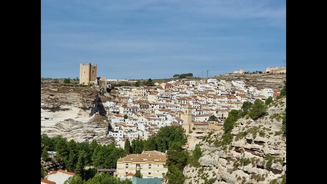 Descubre los encantos de Alicante y Alcalá del Júcar en un solo viaje